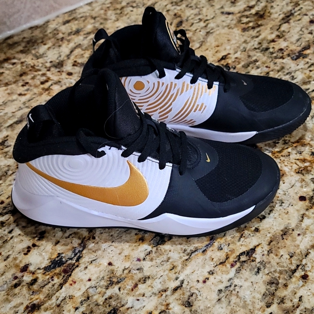 Nike Team Hustle D 9